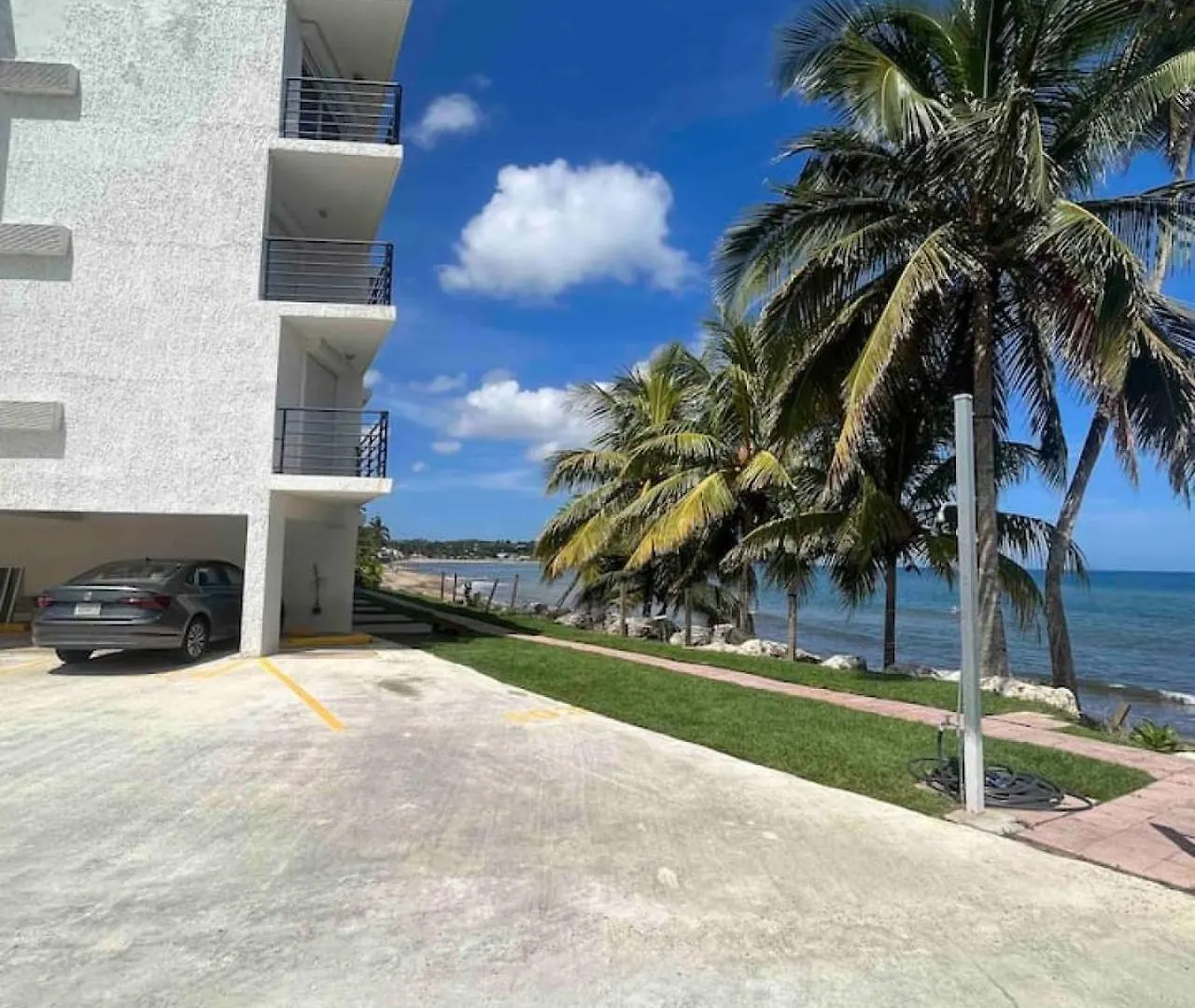 Beachfront Luxury Apartment Aguada