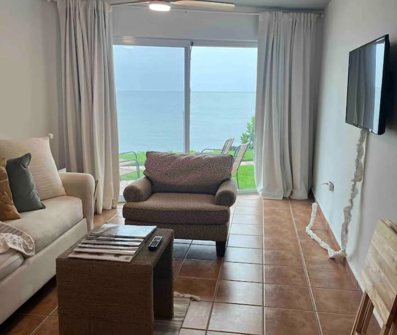 Beachfront Luxury Apartment Aguada