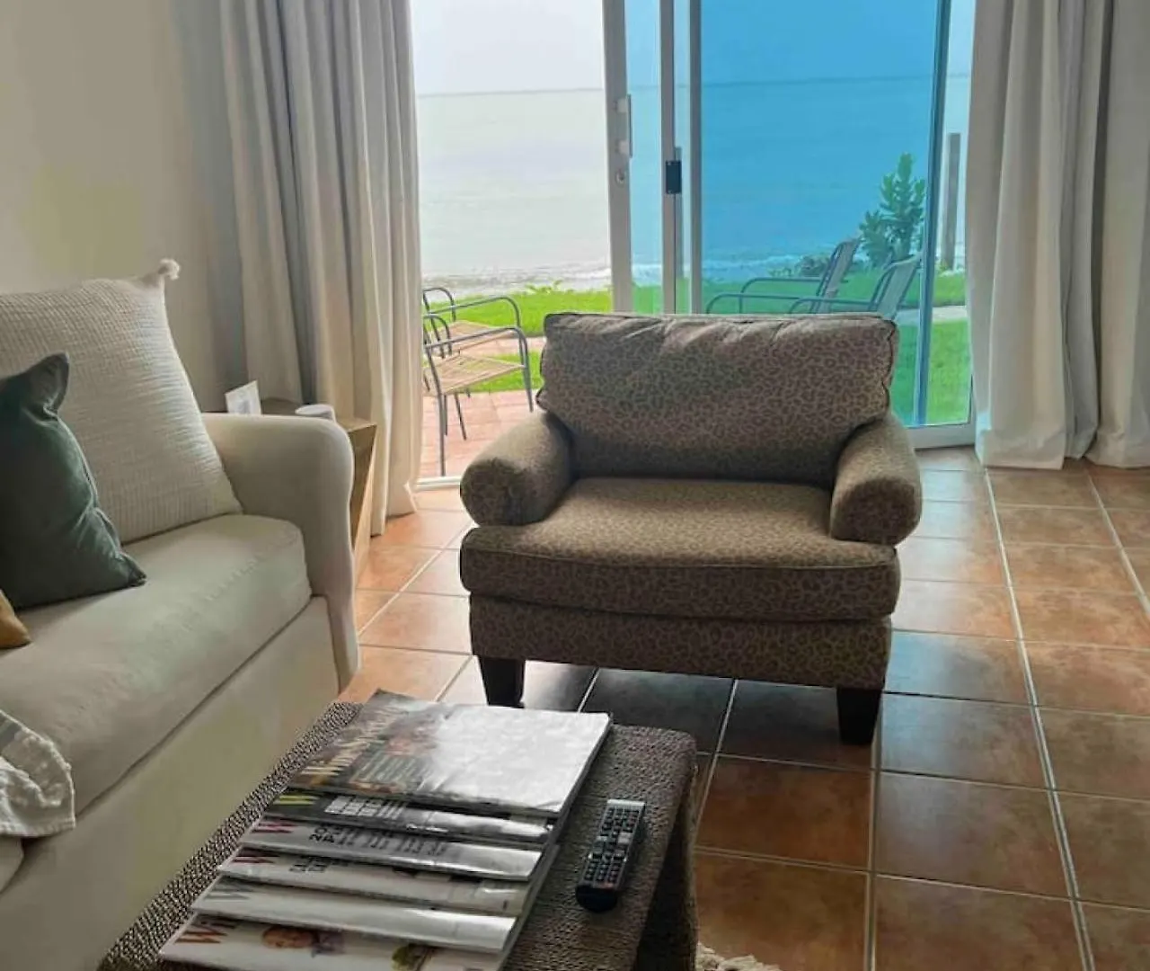 Beachfront Luxury Apartment Aguada